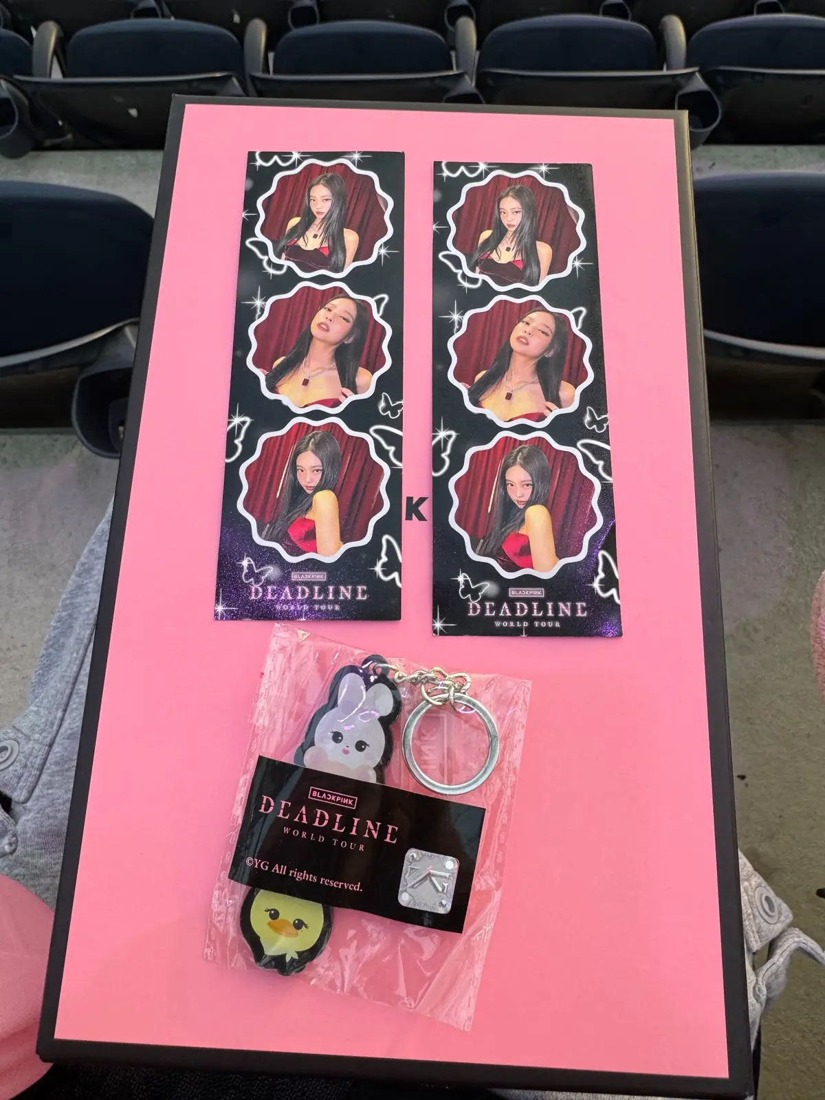 BLACKPINK Deadline tour photo strips and concert souvenir