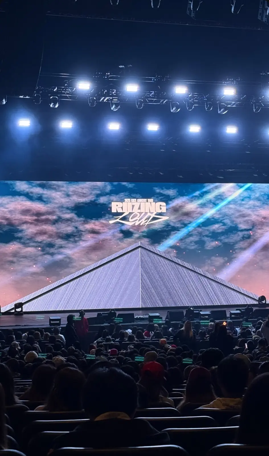RIIZE RIIZING LOUD concert stage
